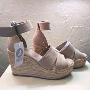 UNIVERSAL THREAD suede peep toe wedges 9.5 NWT